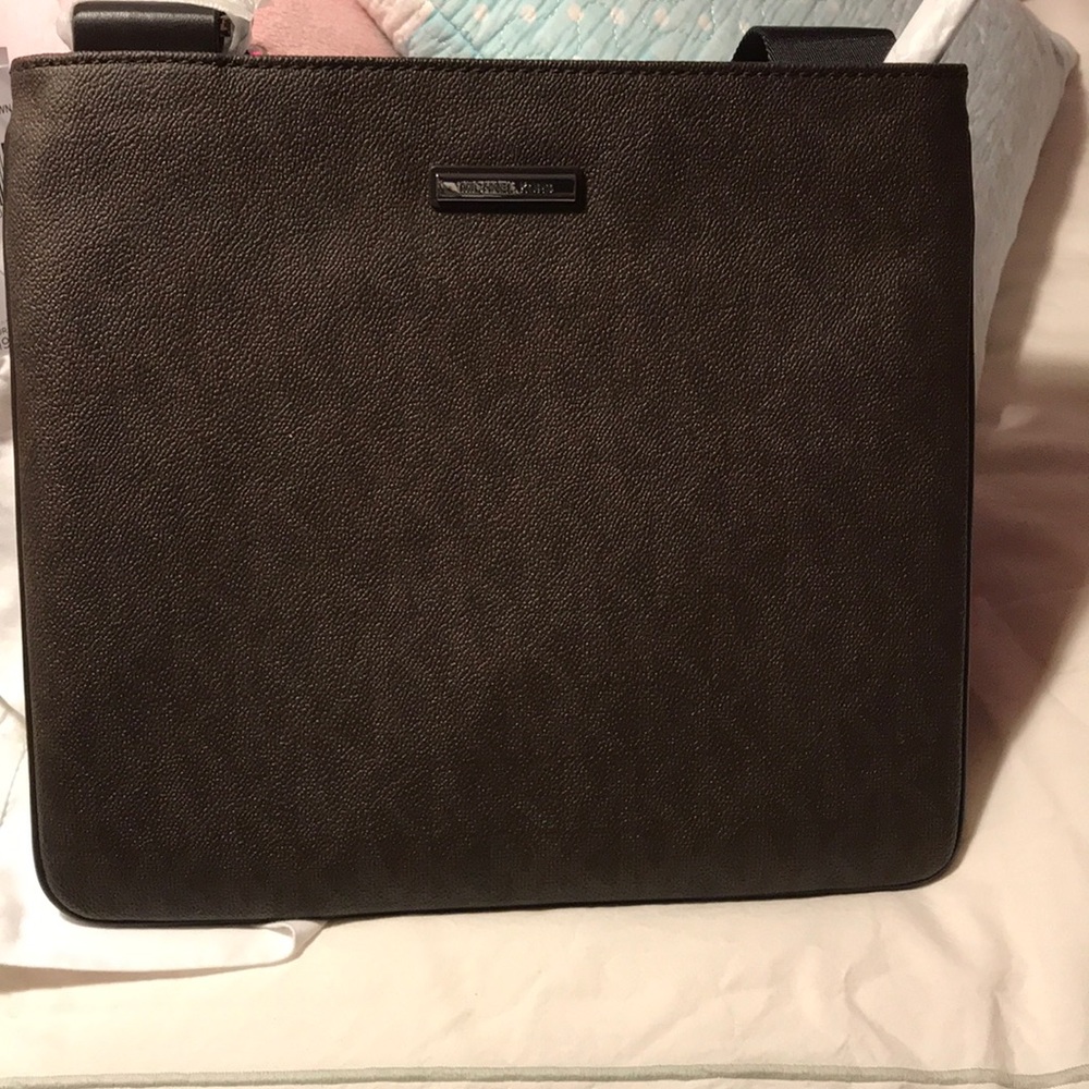 BRAND NEW Michael Kors Jetset PVC flat cross body
